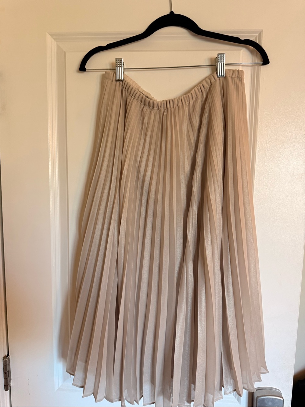 LC Lauren Conrad light gray Pleated Midi Skirt